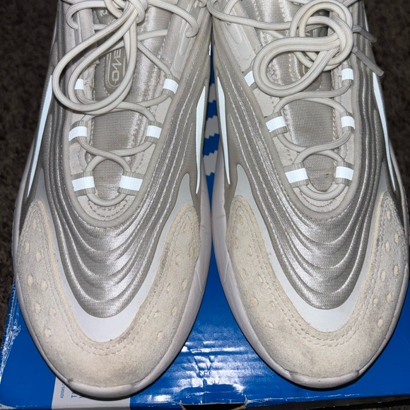 Women’s Ozelia White Adidas - Picture 3 of 8